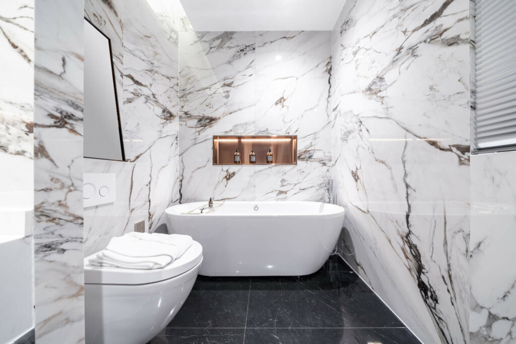 white marble tile bathroom